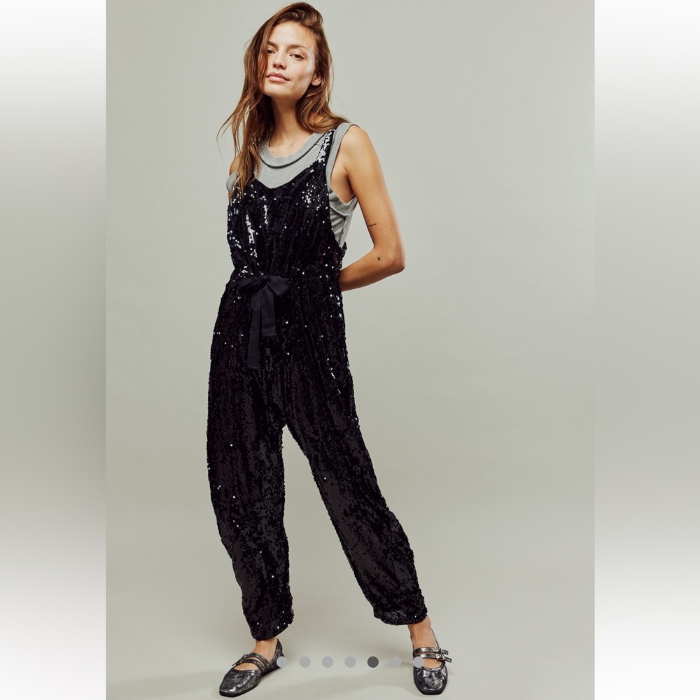 🔥🔥WOW 🤯 NWT Free People sequin Jumpsuit in black🔥🔥